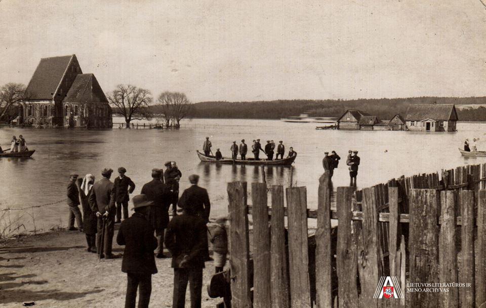 Zapyškio bažnyčia. 1931 m. potvynis. A. N. Jankeliuko fotografija. Zapyškis