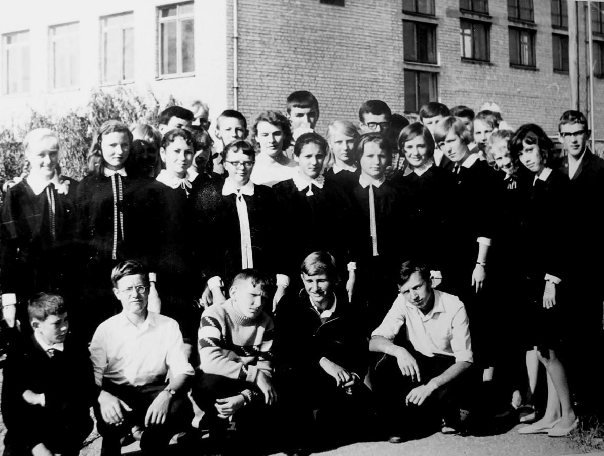 Vilkijos Petro Cvirkos vid mokykla1966 m. Penktokai rugsėjo pirmoji